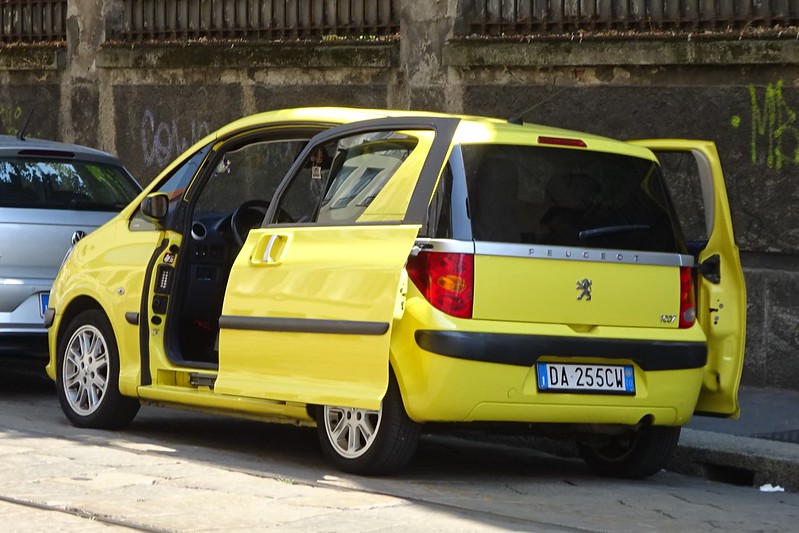 Slide door on Peugeot 1007